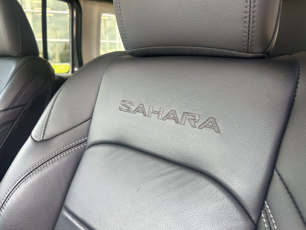 Used 2018 Jeep Wrangler Unlimited Sahara AWD/4WD image 11