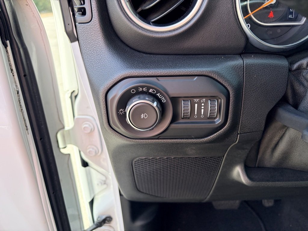 Used 2020 Jeep Wrangler Unlimited Sahara image 21