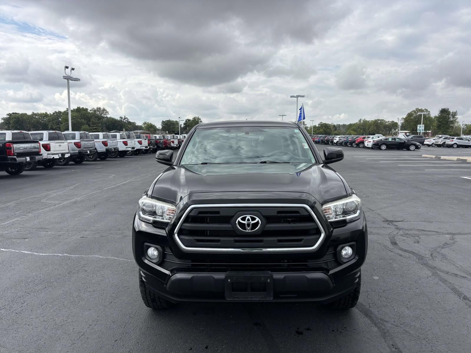 Used 2017 Toyota Tacoma SR5 image 2