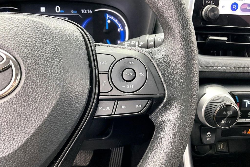 Used 2025 Toyota RAV4 XLE image 19