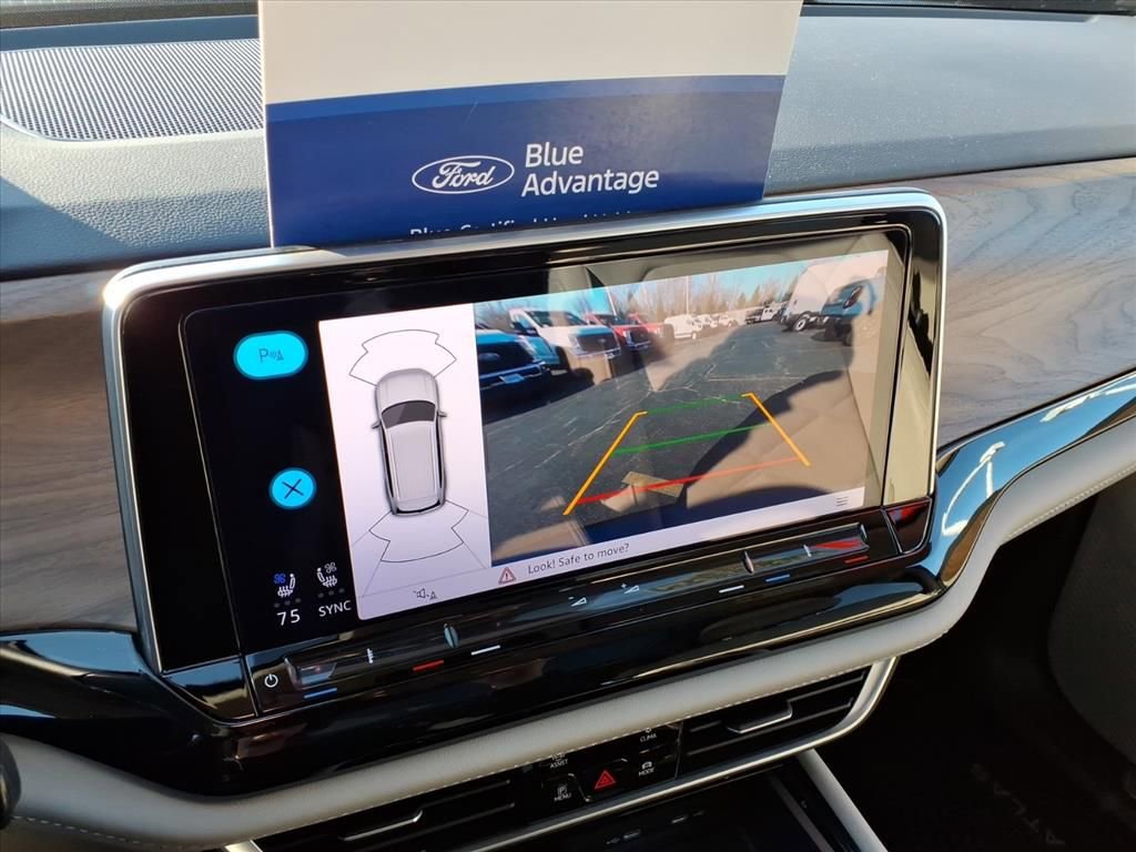 Used 2024 Volkswagen Atlas SE image 11