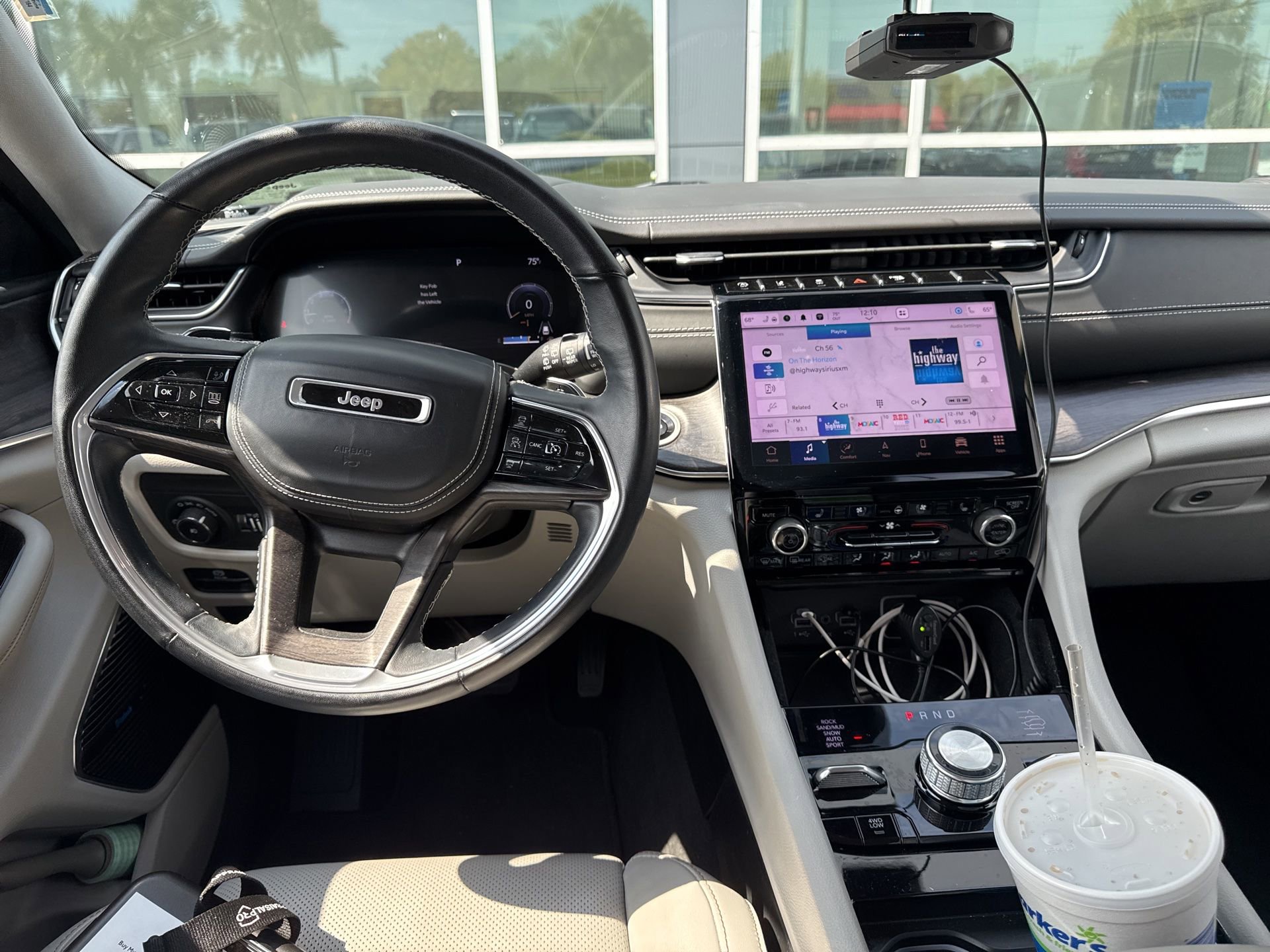 Used 2022 Jeep Grand Cherokee Overland w/ Luxury Tech Group IV image 13