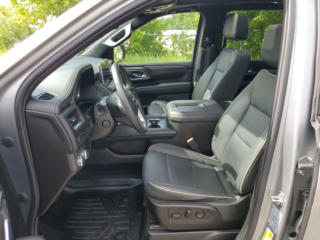Used 2023 GMC Yukon SLT w/ SLT Premium Package AWD/4WD image 12