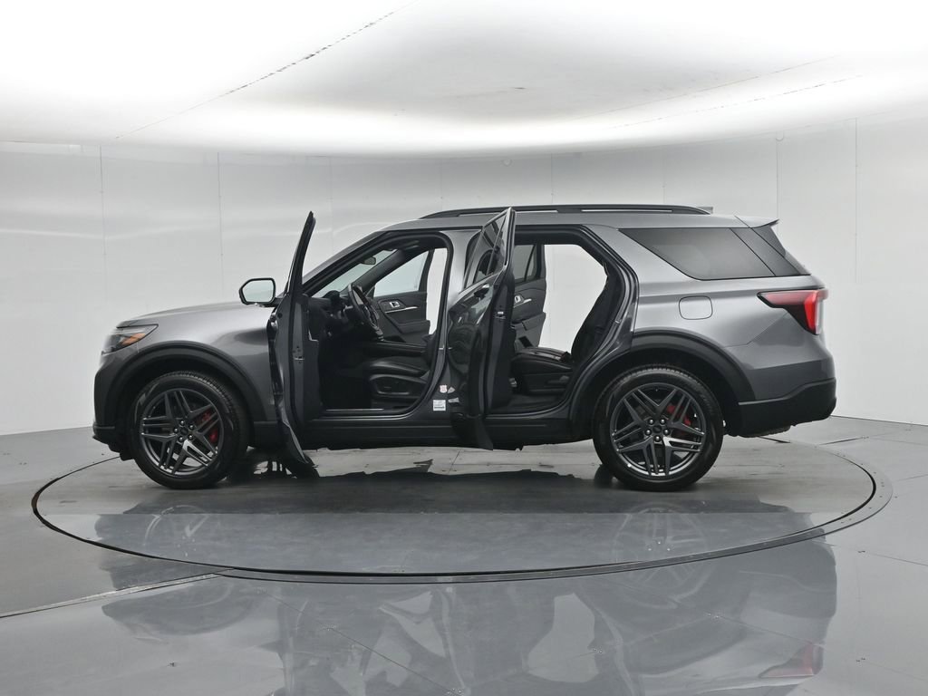 Certified 2025 Ford Explorer ST-Line w/ ST-Line Street Pack AWD/4WD image 37