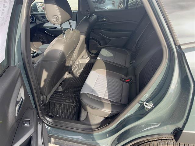 Used 2025 Chevrolet Trax LT FWD image 13