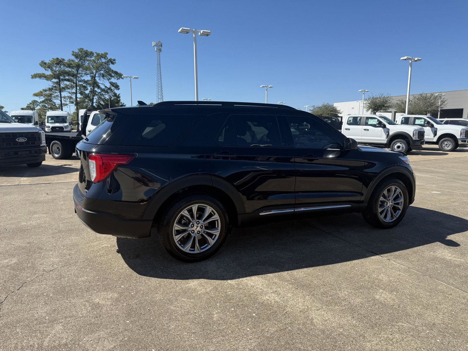 Certified 2022 Ford Explorer XLT w/ Equipment Group 202A image 8