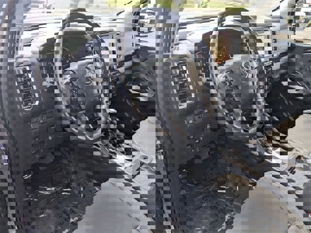 Used 2024 Nissan Frontier SV w/ SV Convenience Package image 10