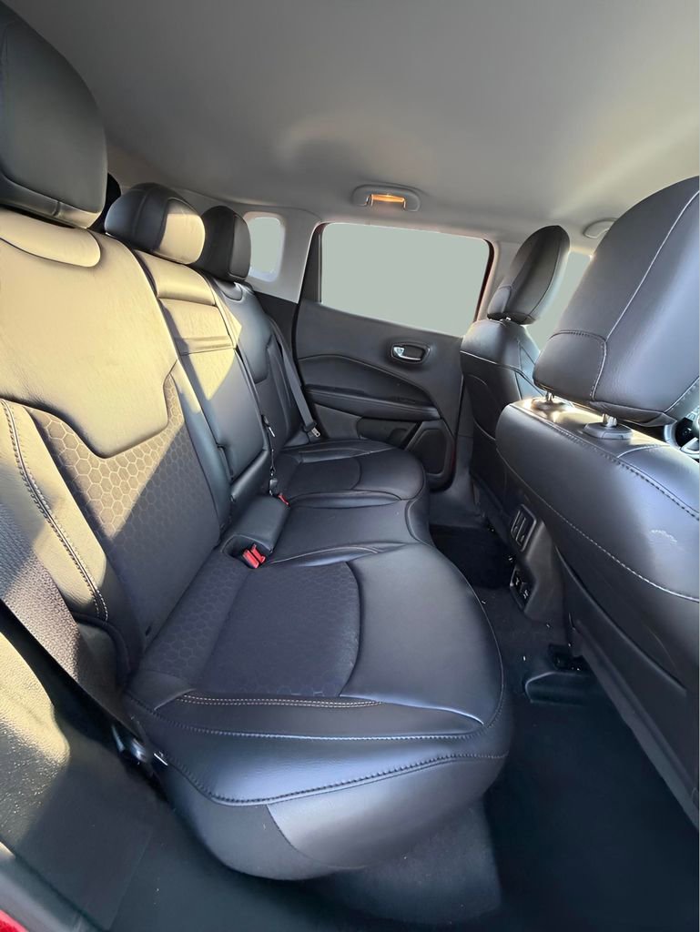 Used 2019 Jeep Compass Latitude w/ Cold Weather Group image 19