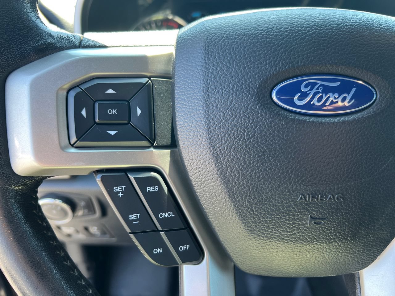 Certified 2020 Ford F150 Lariat w/ Equipment Group 502A Luxury AWD/4WD image 32
