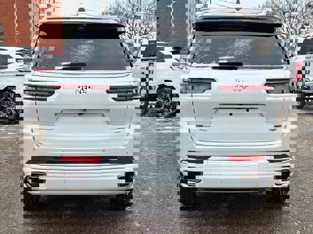 Used 2021 Jeep Grand Cherokee L Summit w/ Advanced Protech Group IV image 3