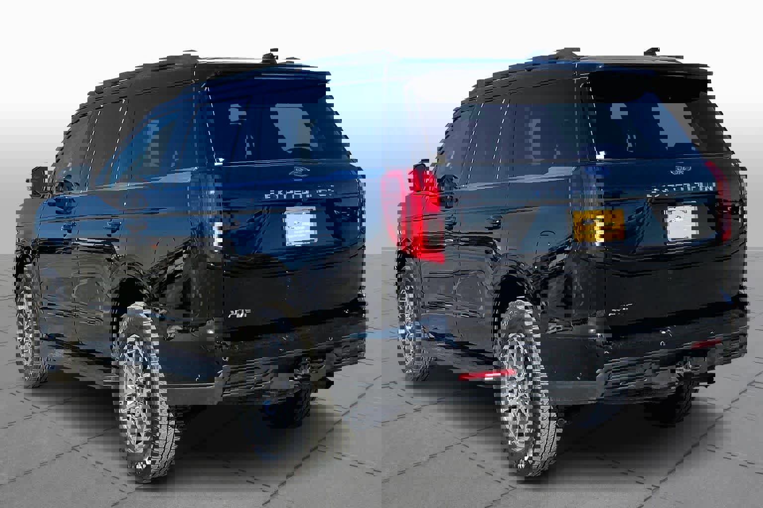 Certified 2025 Ford Expedition Active image 4