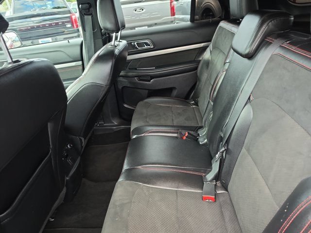 Certified 2019 Ford Explorer XLT w/ Equipment Group 202A FWD image 18