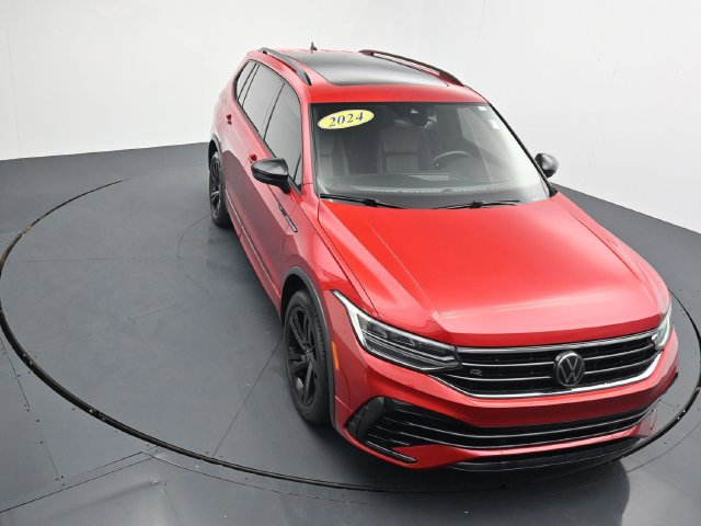 Used 2024 Volkswagen Tiguan SE R-Line FWD image 32