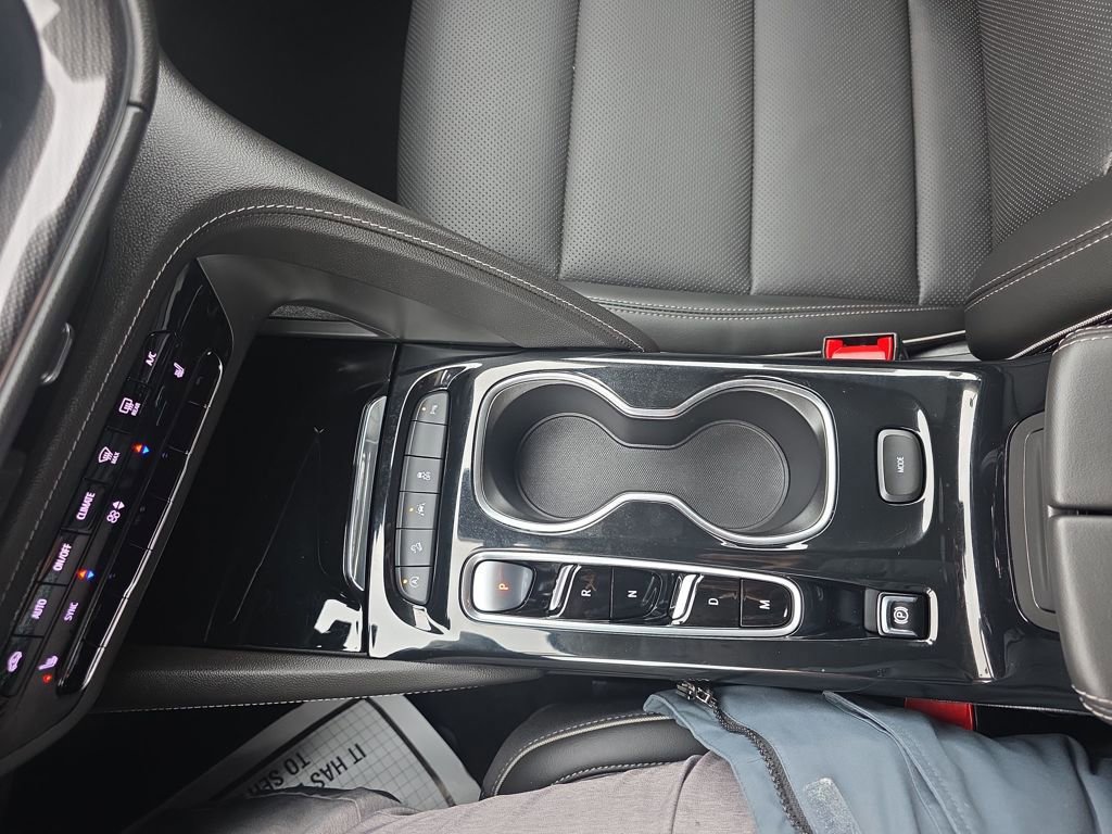 Used 2023 Buick Envision Essence AWD/4WD image 31