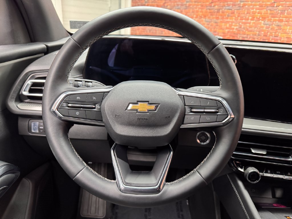 Used 2026 Chevrolet Traverse LT FWD image 15
