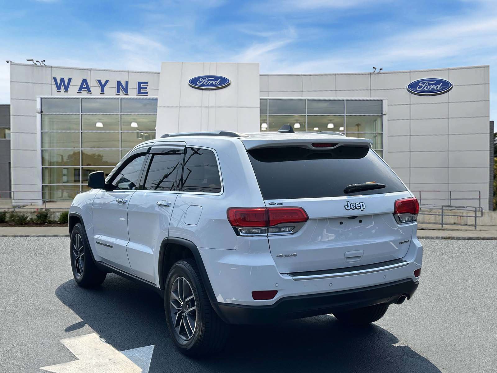 Used 2019 Jeep Grand Cherokee Limited AWD/4WD image 4