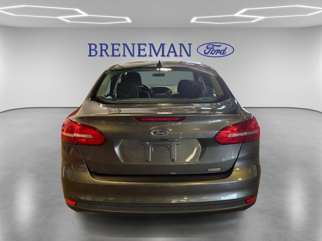 Certified 2018 Ford Focus SE w/ SE Appearance Package FWD image 6
