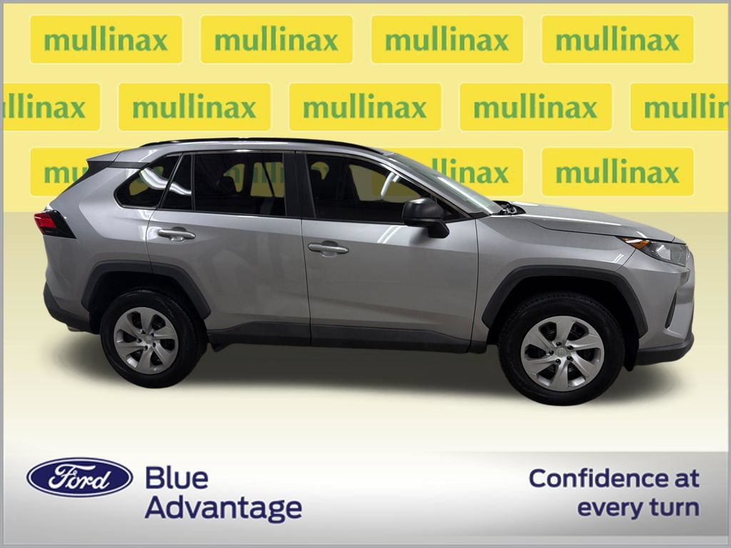 Used 2020 Toyota RAV4 LE FWD video 2