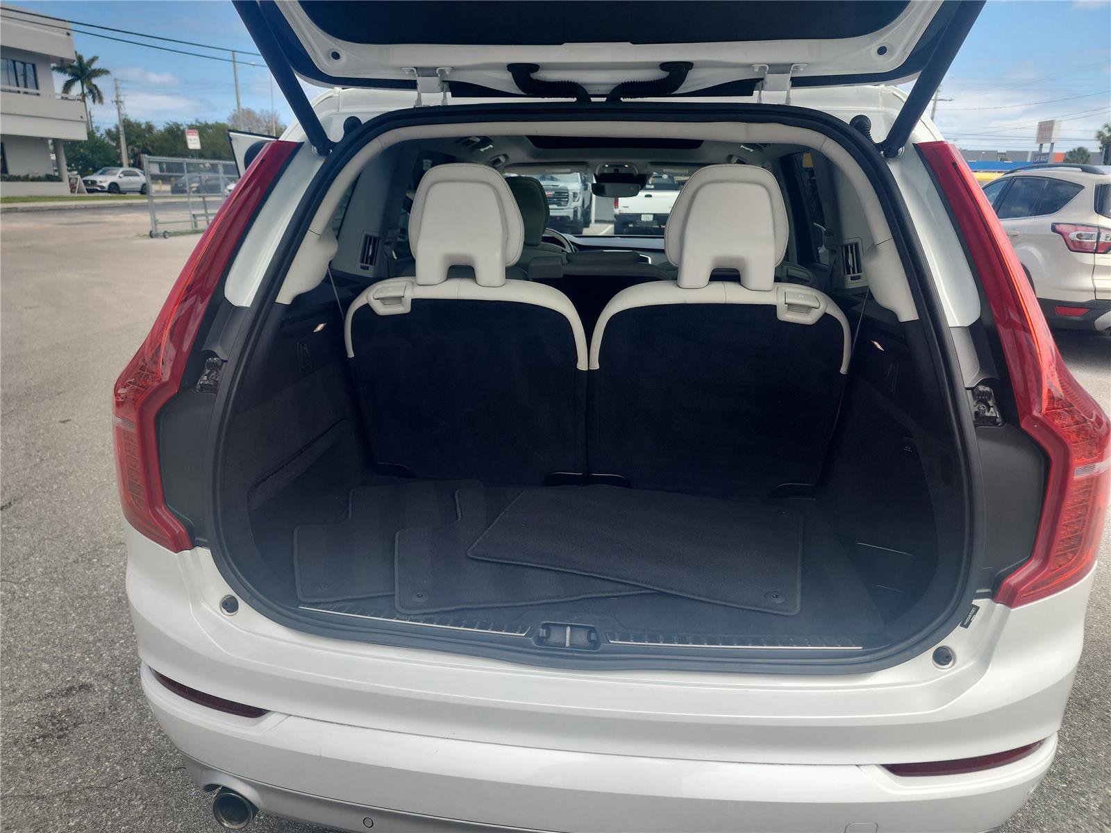 Used 2019 Volvo XC90 T5 Momentum image 21