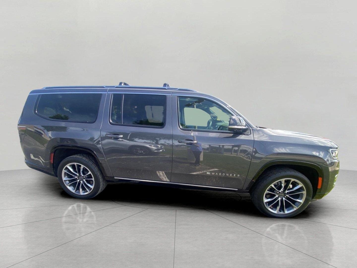 Used 2023 Jeep Wagoneer L Series III w/ Premium Group I AWD/4WD image 9