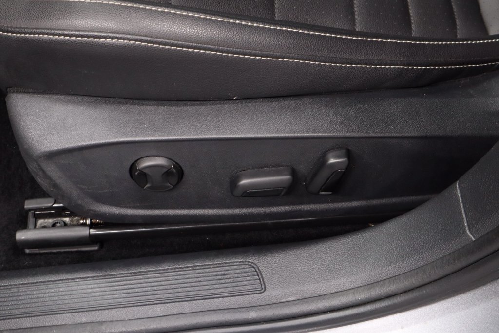 Used 2024 Volkswagen Jetta SE FWD image 25
