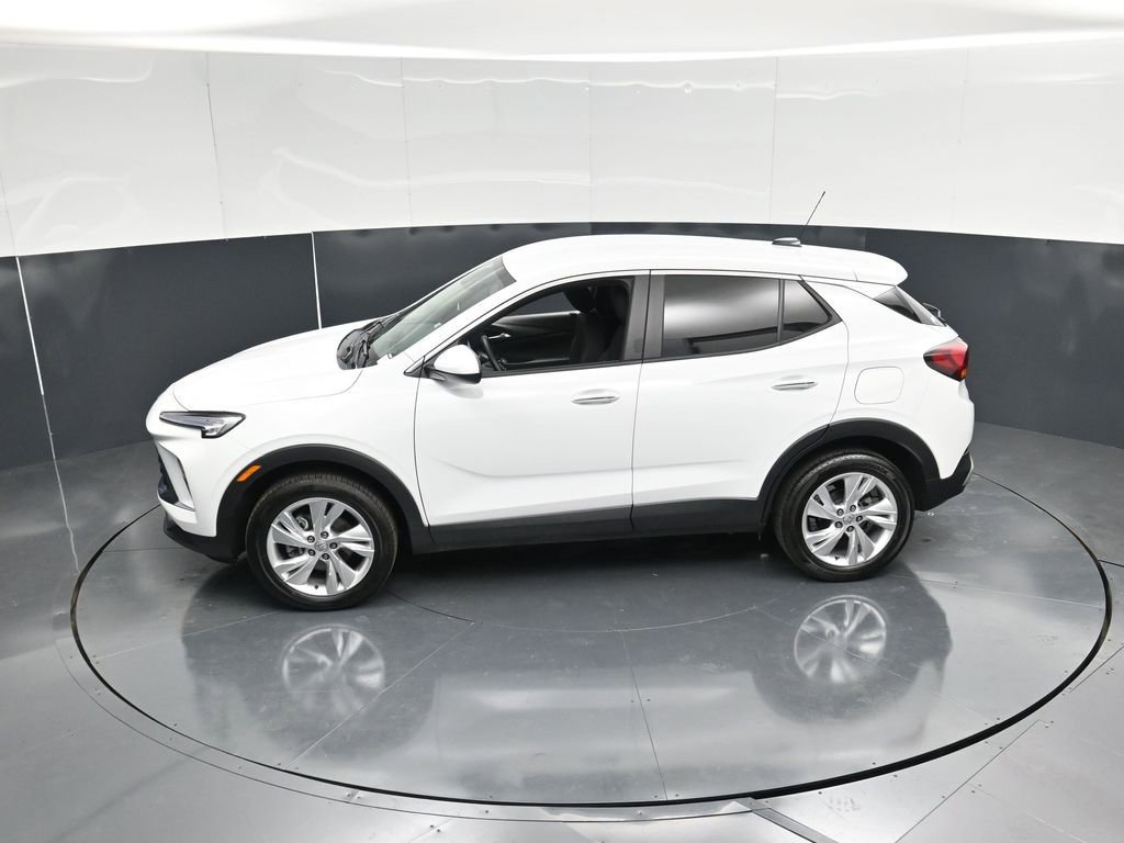 Used 2025 Buick Encore GX Preferred AWD/4WD image 39