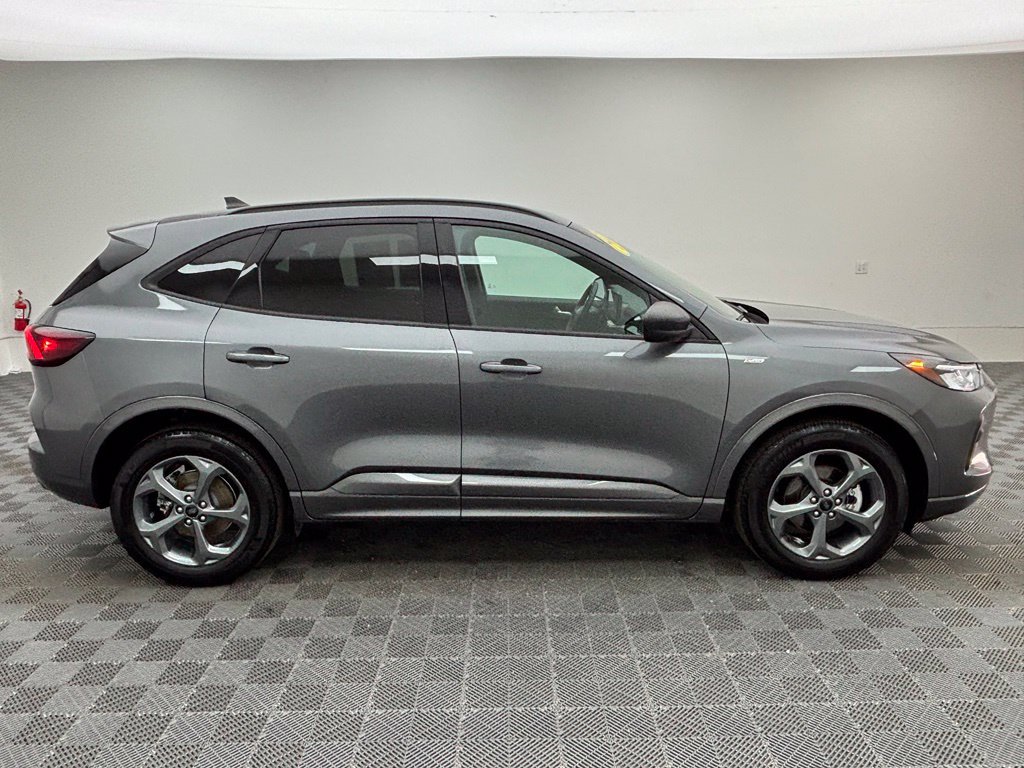 Certified 2023 Ford Escape ST-Line w/ Tech Pack #1 AWD/4WD image 7