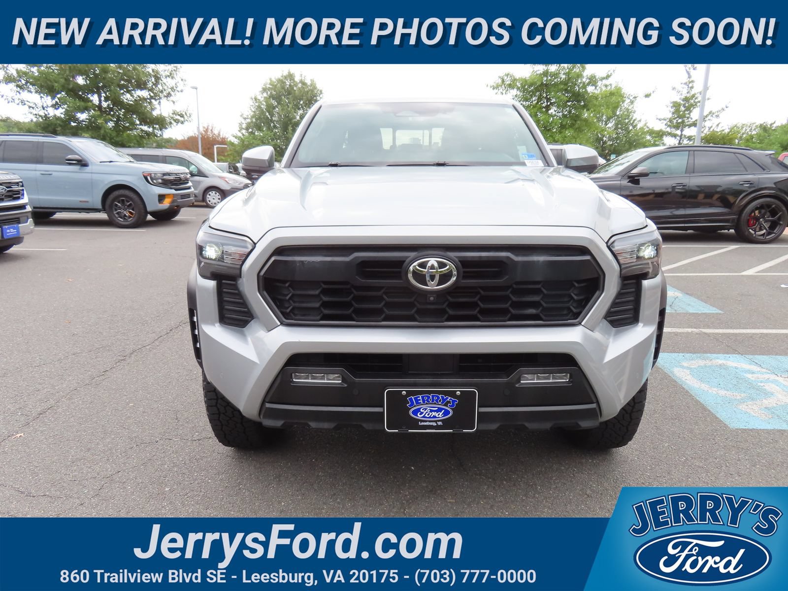 Used 2024 Toyota Tacoma TRD Off-Road w/ TRD Off Road Premium Package AWD/4WD image 2