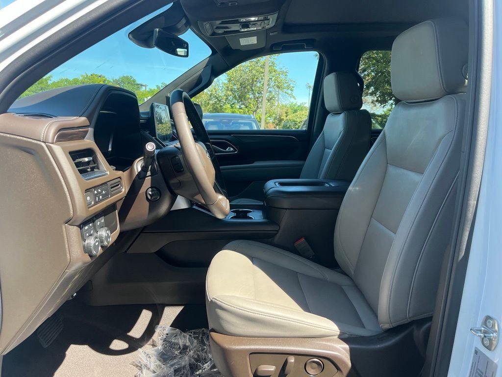 Used 2023 Chevrolet Suburban LT w/ LT Signature Plus Package AWD/4WD image 24