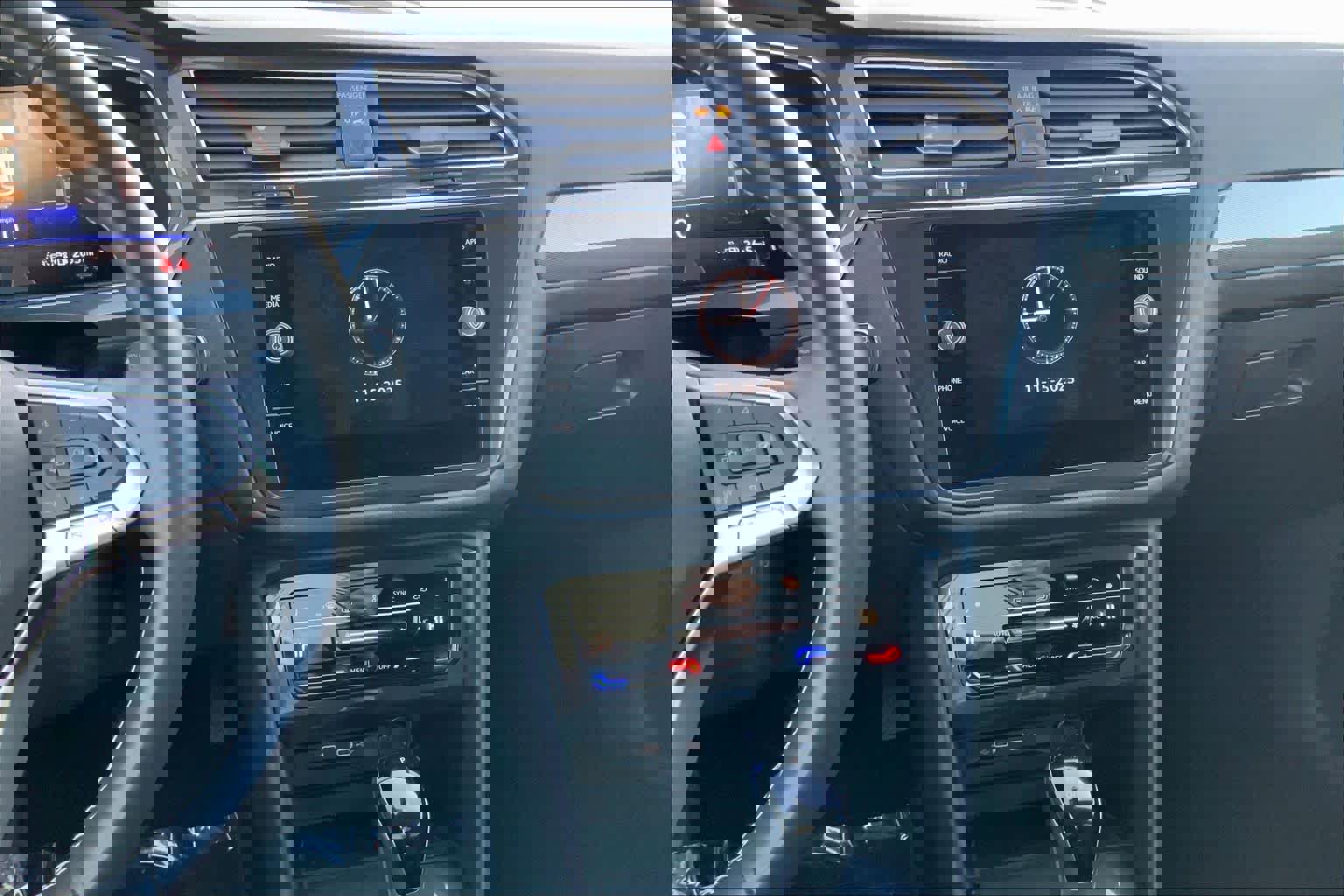 Used 2024 Volkswagen Tiguan SE image 8