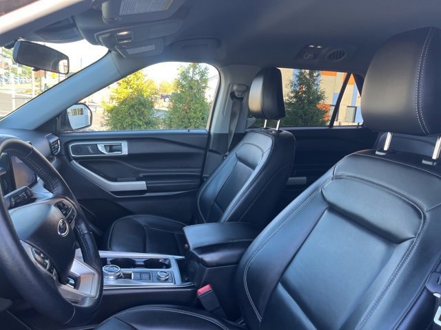 Certified 2022 Ford Explorer XLT w/ Equipment Group 202A image 16