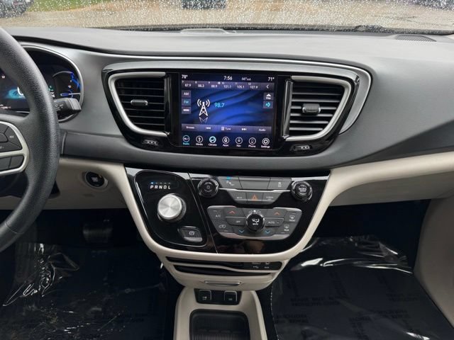 Used 2019 Chrysler Pacifica Touring Plus FWD image 2