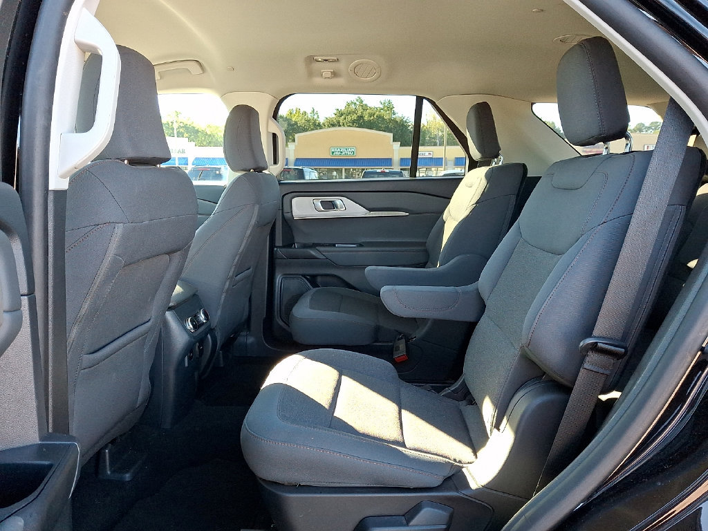 Certified 2025 Ford Explorer Active RWD image 8