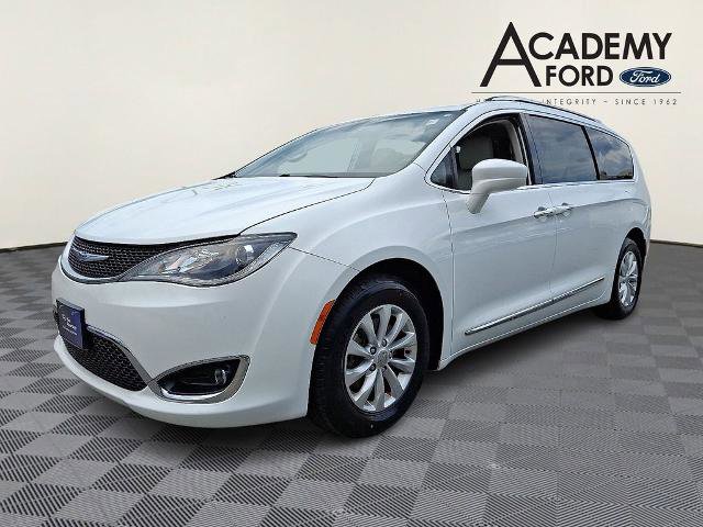 Used 2018 Chrysler Pacifica Touring-L Plus FWD image 3