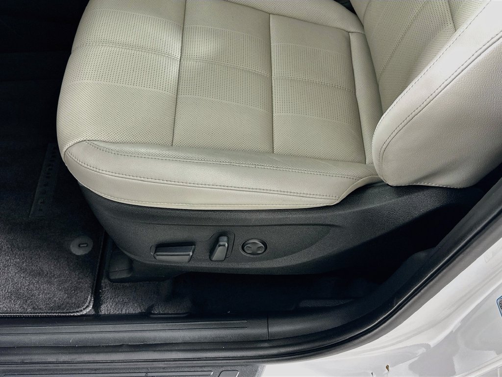 Used 2024 Kia Telluride EX w/ EX Captain's Chair Package AWD/4WD image 20