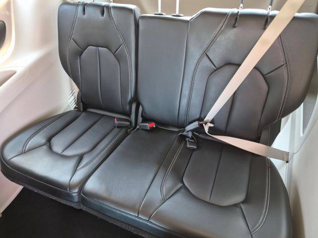 Used 2023 Chrysler Pacifica Touring-L FWD image 26