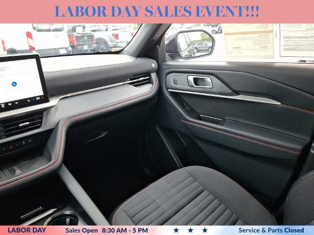 Certified 2025 Ford Explorer ST-Line w/ Premium Package AWD/4WD image 16