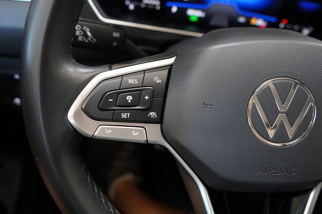 Used 2024 Volkswagen Tiguan SE AWD/4WD image 34