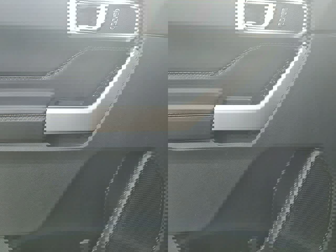 Certified 2024 Ford Explorer XLT image 16