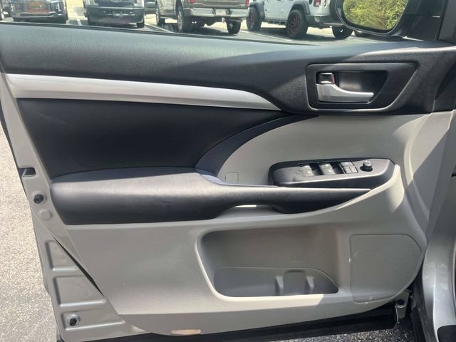 Used 2018 Toyota Highlander XLE AWD/4WD image 18