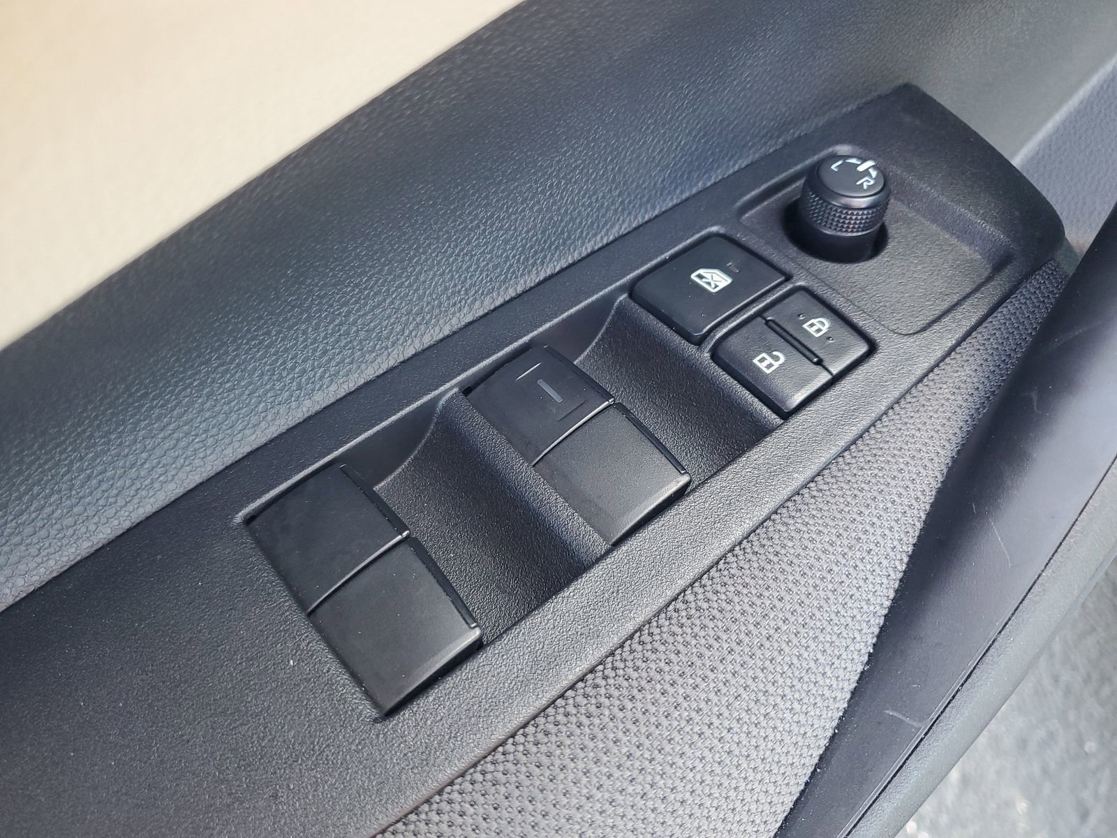 Used 2025 Toyota Corolla LE FWD image 15