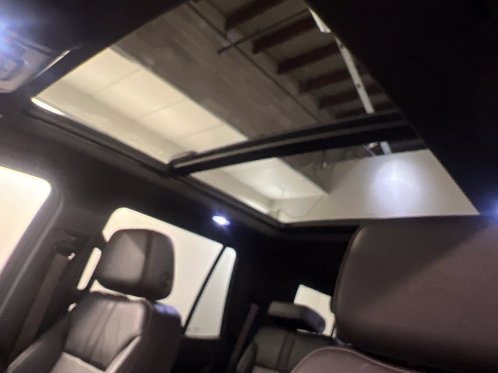 Used 2022 Chevrolet Tahoe RST w/ Luxury Package AWD/4WD image 31