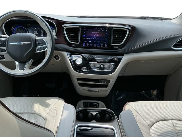 Used 2017 Chrysler Pacifica Limited FWD image 12