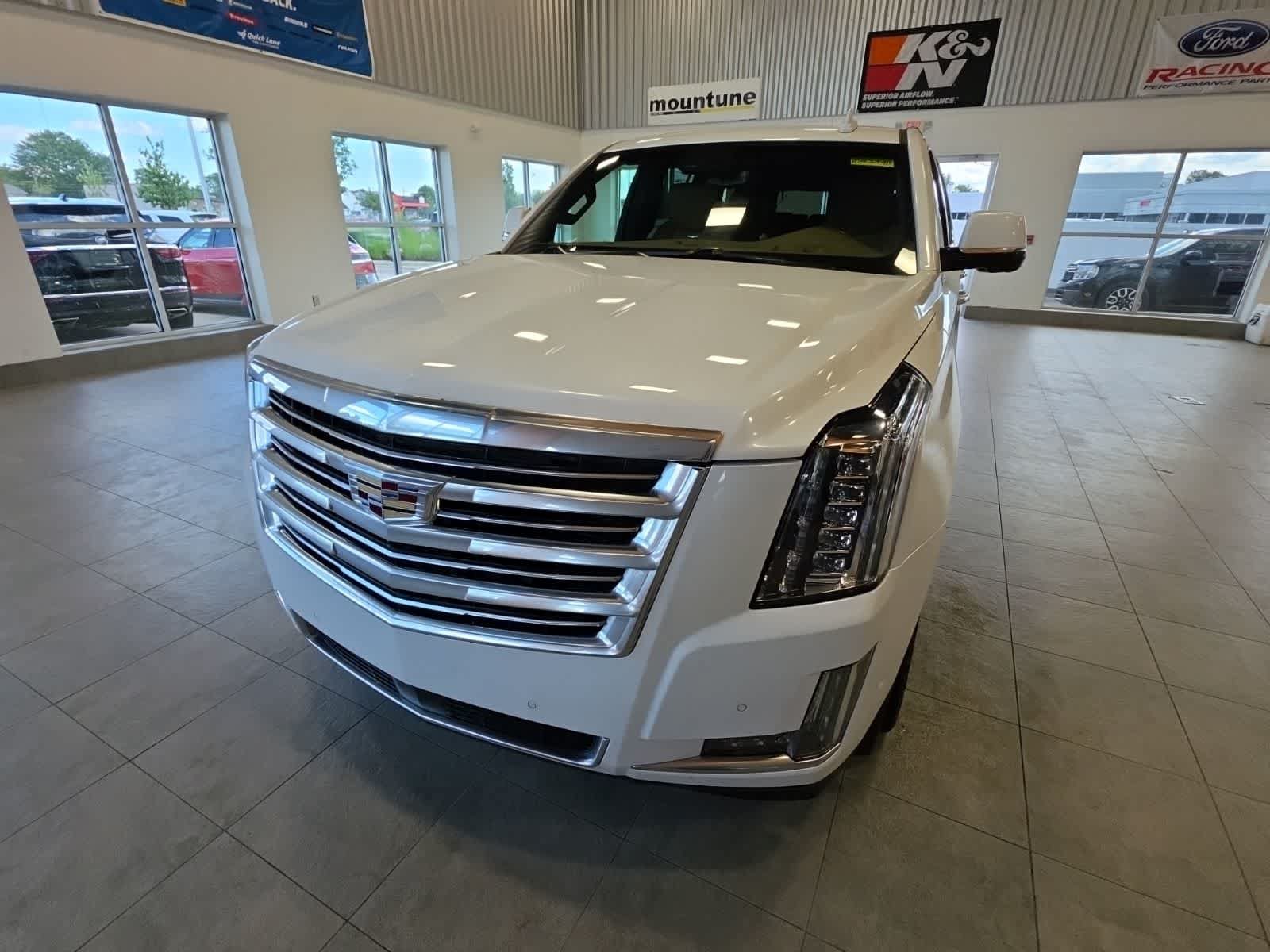Used 2017 Cadillac Escalade Platinum AWD/4WD image 2