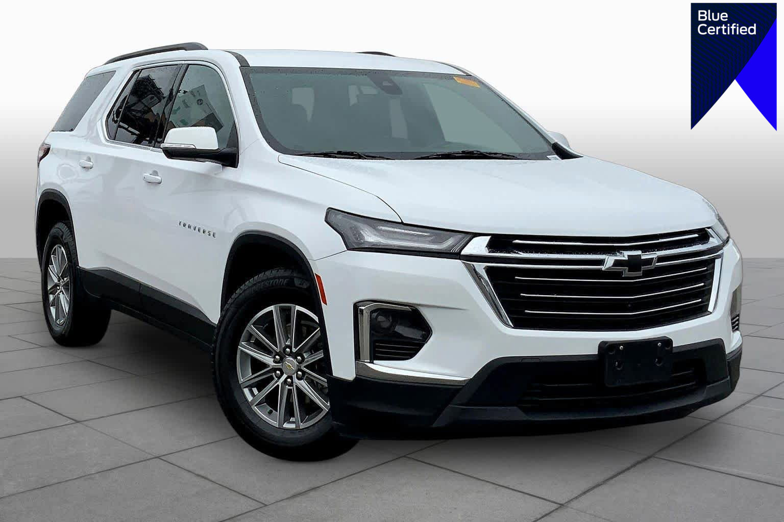 Used 2023 Chevrolet Traverse LT w/ Rear Camera Mirror Package image 1