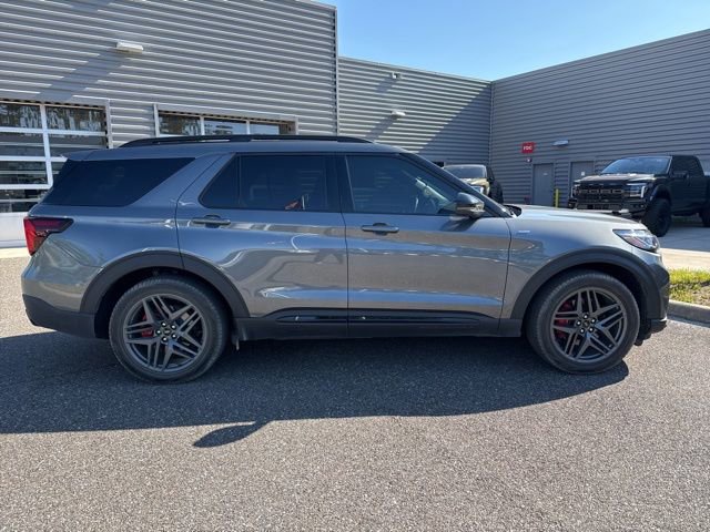 Certified 2026 Ford Explorer ST-Line w/ ST-Line Street Pack RWD image 4