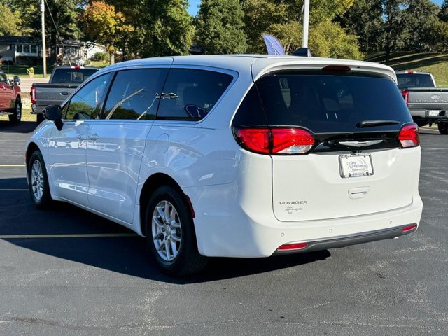 Used 2026 Chrysler Voyager LX FWD image 6