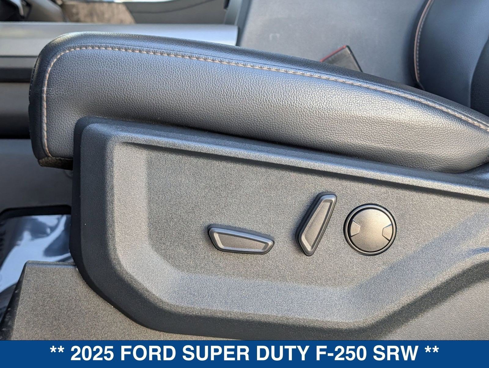 Certified 2025 Ford F250 Lariat w/ Black Appearance Package image 22