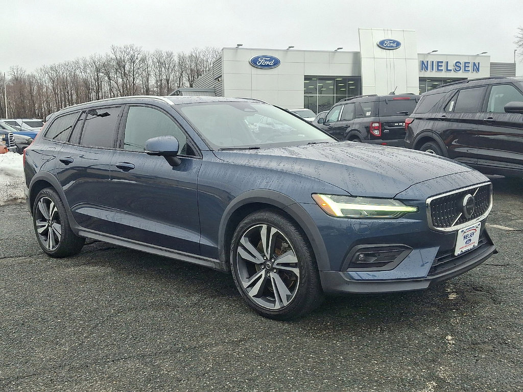 Used 2023 Volvo V60 B5 Cross Country Plus image 12