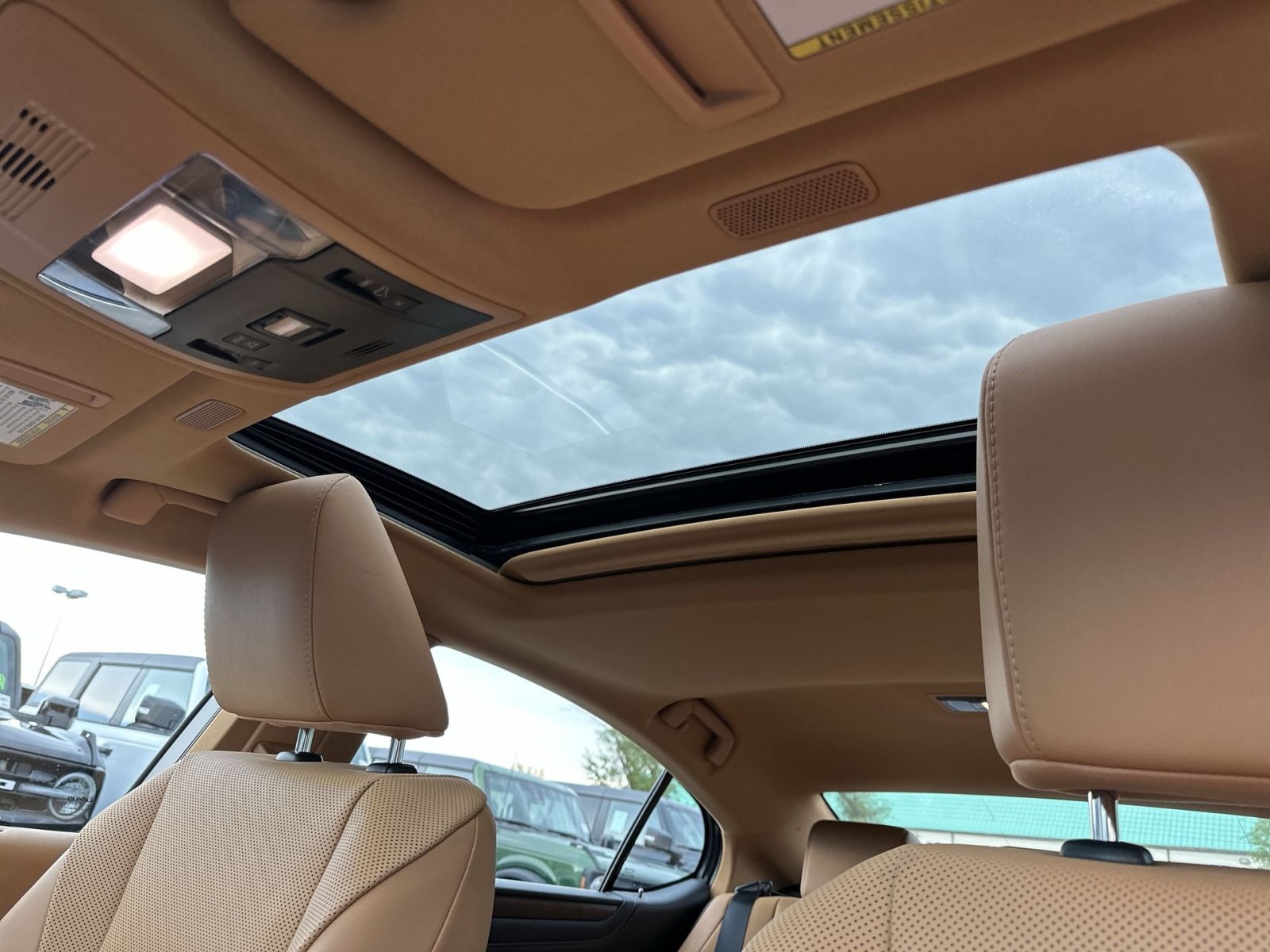 Used 2022 Lexus ES 300h w/ Premium Package FWD image 25